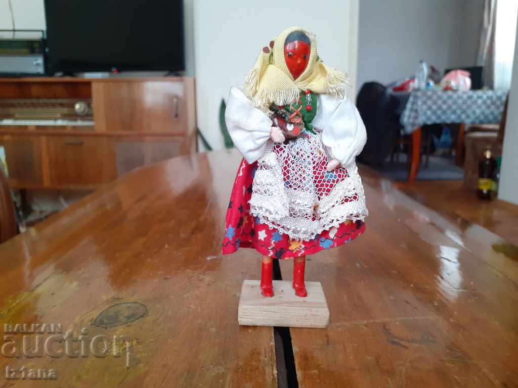 O figurină populară veche, un suvenir