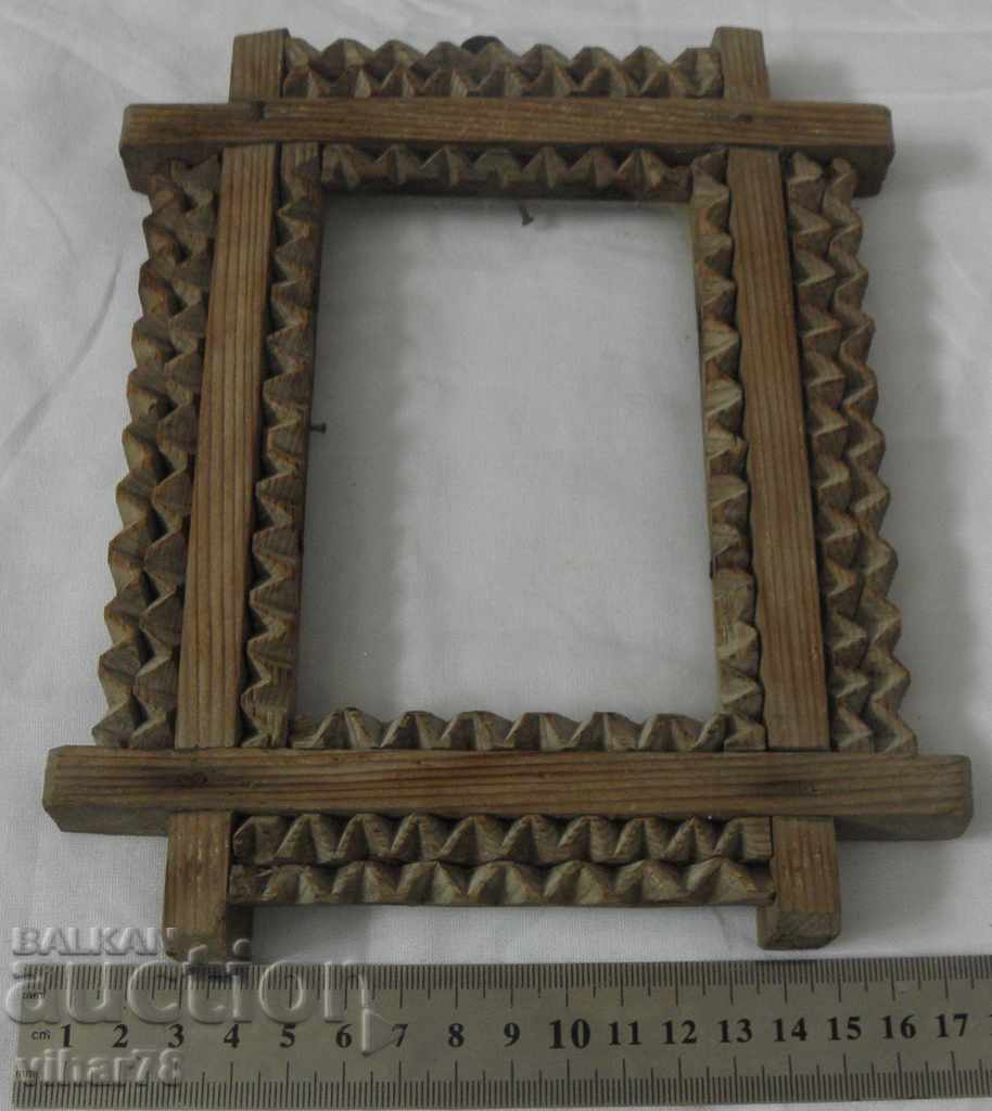 СТАРА ДЪРВЕНА РЕЗБОВАНА ОВЧАРСКА ДЪРВОРЕЗБА РАМКА с цена 46.99 лв. | € 24.03 СТАРА ДЪРВЕНА РЕЗБОВАНА ОВЧАРСКА ДЪРВОРЕЗБА РАМКА с цена 46.99 лв. | € 24.03