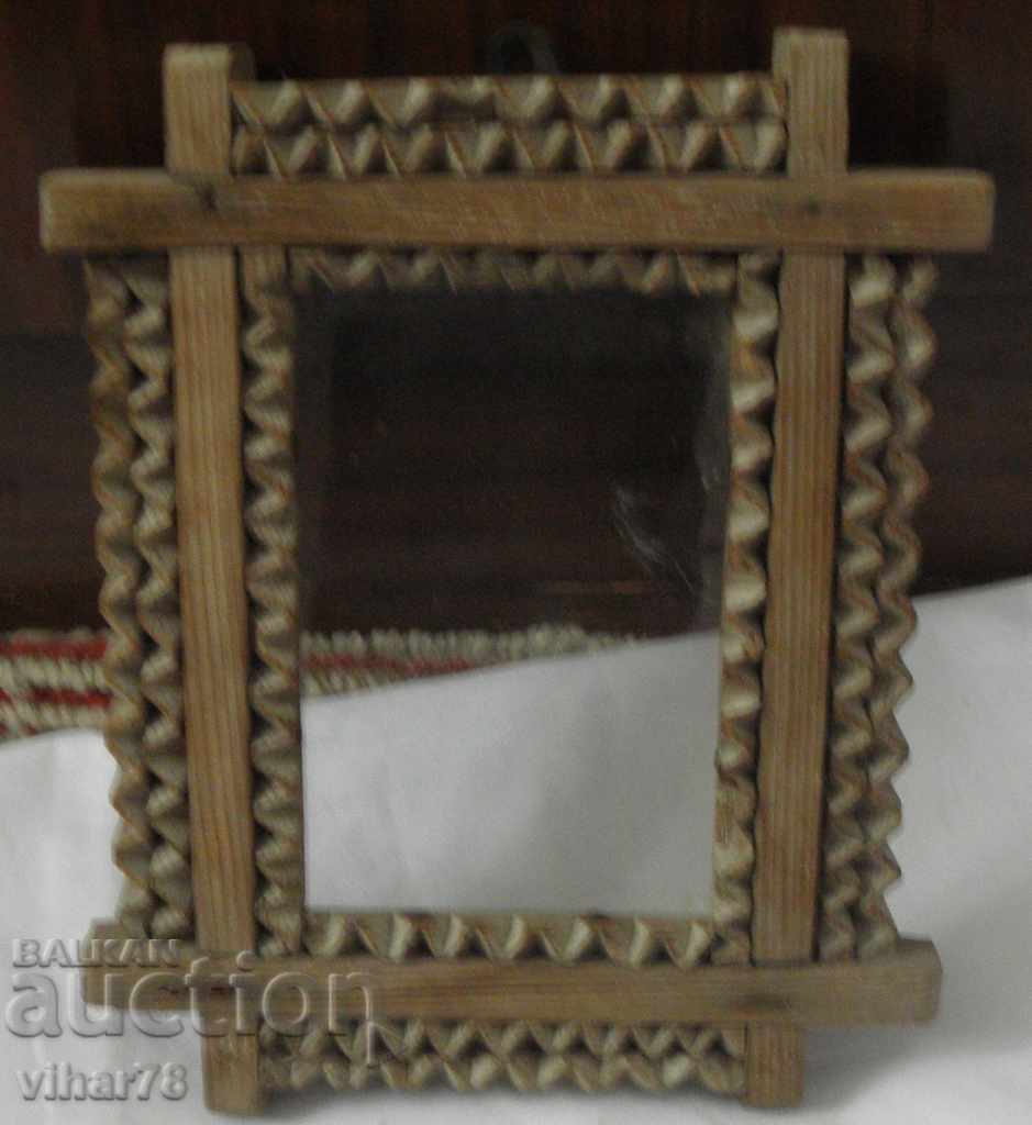 Доставка на СТАРА ДЪРВЕНА РЕЗБОВАНА ОВЧАРСКА ДЪРВОРЕЗБА РАМКА Доставка на СТАРА ДЪРВЕНА РЕЗБОВАНА ОВЧАРСКА ДЪРВОРЕЗБА РАМКА