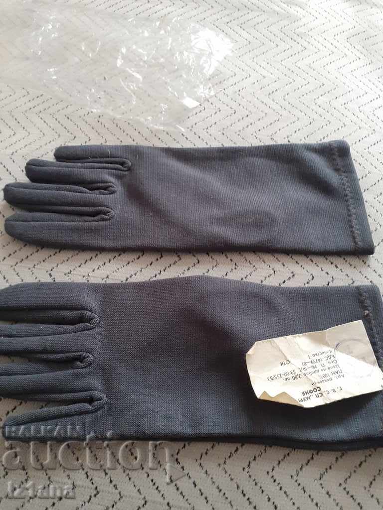 Delivery of Old ladies' gloves Delivery of Old ladies' gloves