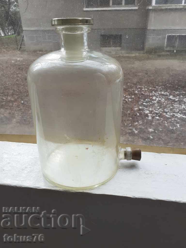 Borcan medical vechi cu dop de scorțișoară și sticlă