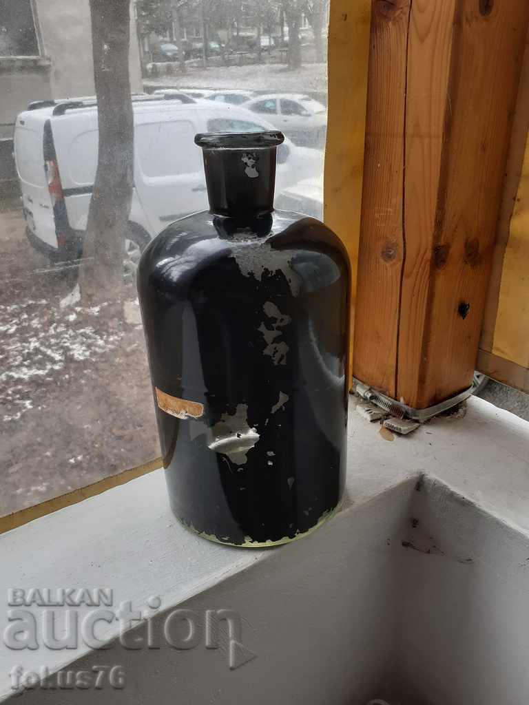 Borcan medical vechi vopsit în negru cu preț 59.00 BGN | € 30.17
