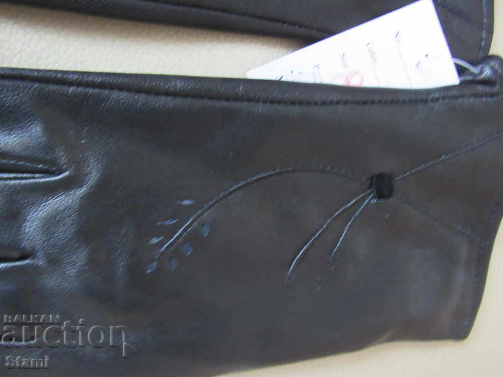 Black women's leather gloves with genuine leather lining, with price 38.00 BGN | € 19.43 Black women's leather gloves with genuine leather lining, with price 38.00 BGN | € 19.43