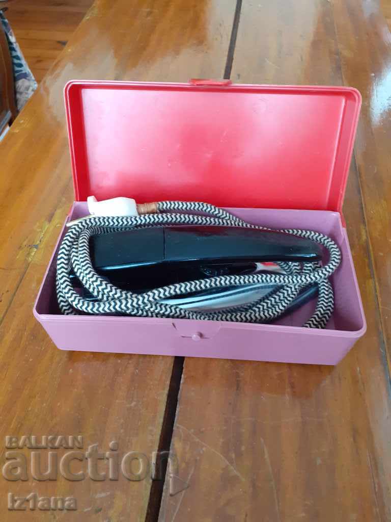 Old electric iron with price 25.00 BGN | € 12.78 Old electric iron with price 25.00 BGN | € 12.78