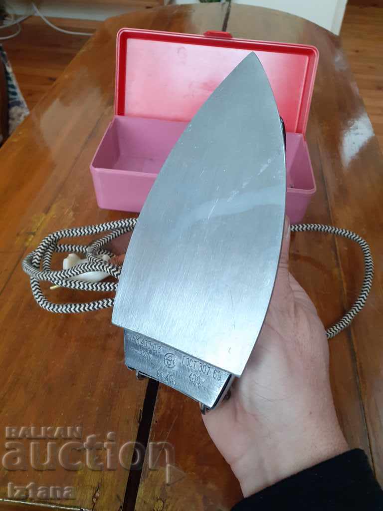 Delivery of Old electric iron Delivery of Old electric iron