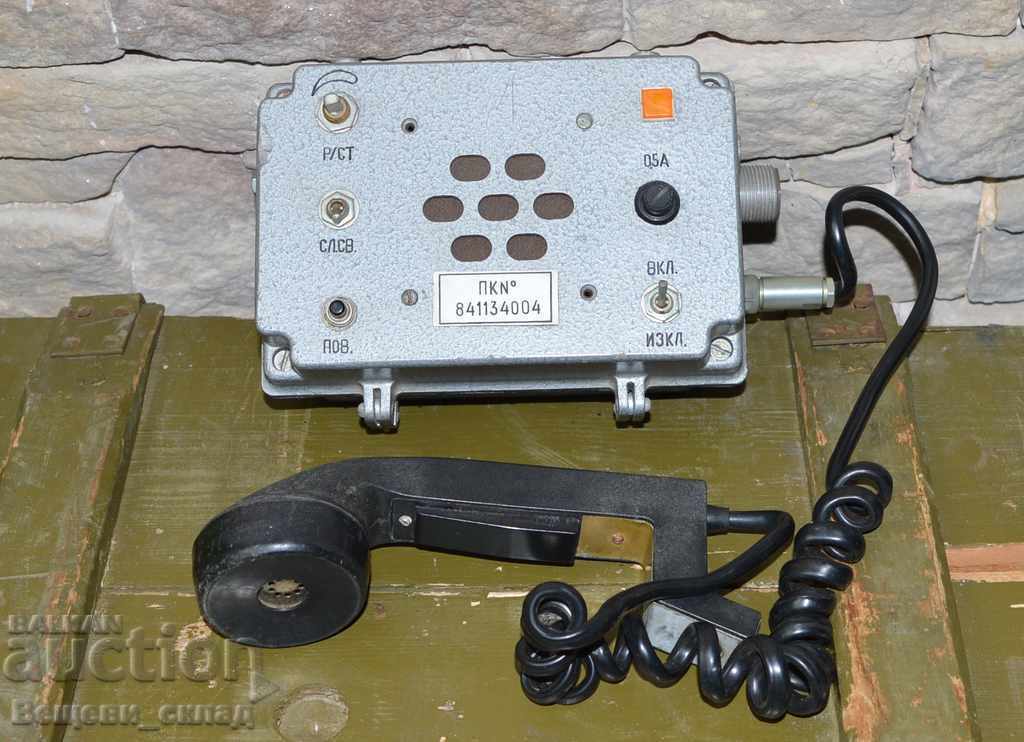 Connection unit, on-board equipment from a combat machine