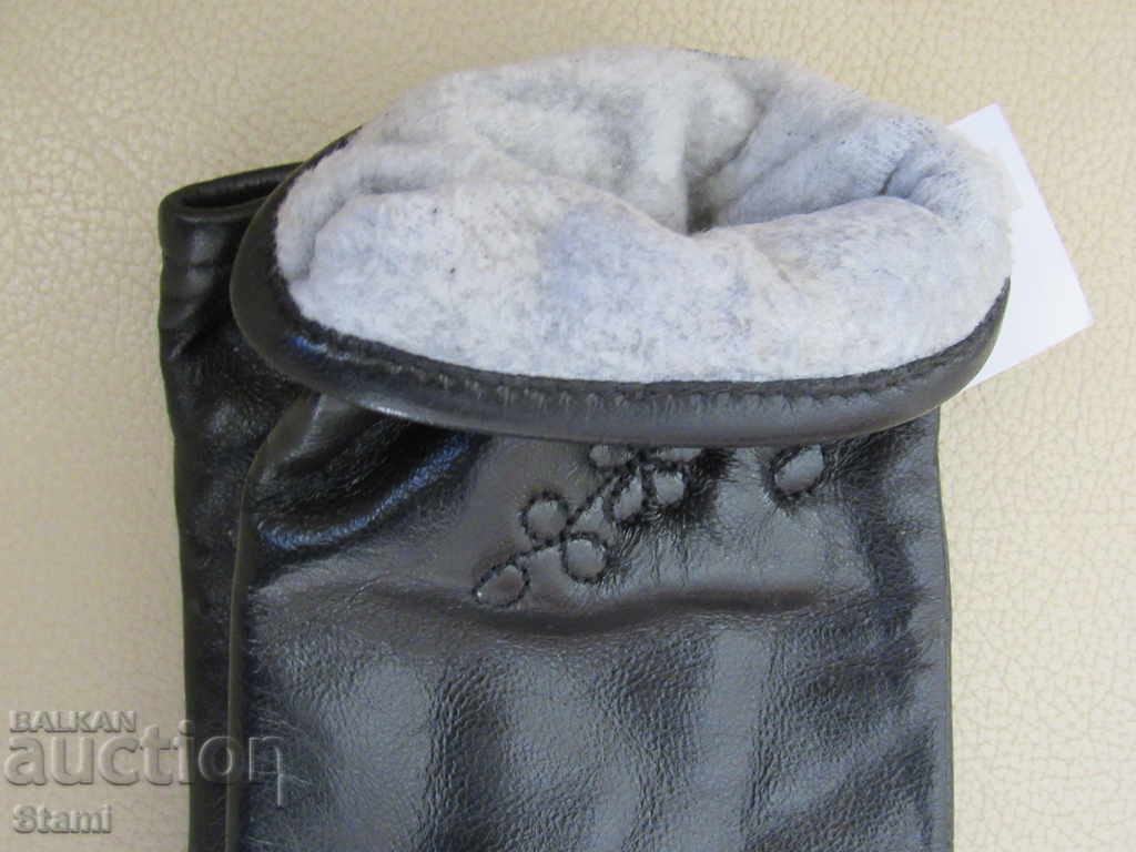 Black women's leather gloves with genuine leather lining, - 5 Black women's leather gloves with genuine leather lining, - 5