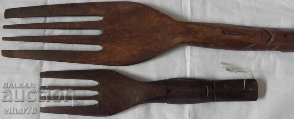 Δημοπρασία πολλά δύο ξύλινα πιρούνια για τον τοίχο Δημοπρασία πολλά δύο ξύλινα πιρούνια για τον τοίχο