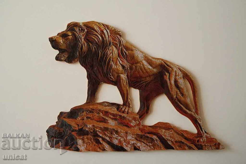 Λιοντάρι, διάτρητη ζωγραφική μετά τη γλυπτική