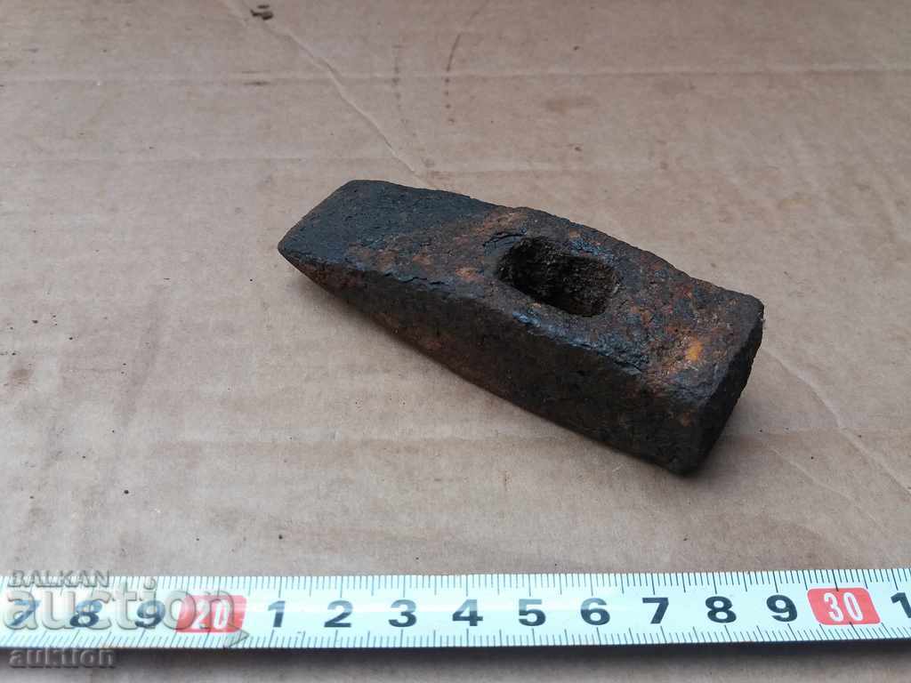 Delivery of OLD MASSIVE FORGED HAMMER, HAMMER Delivery of OLD MASSIVE FORGED HAMMER, HAMMER