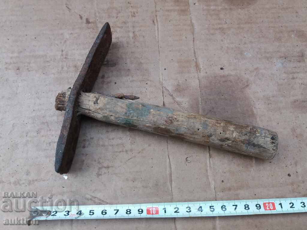 OLD HORSES LOVE CHUCK with price 4.99 BGN | € 2.55 OLD HORSES LOVE CHUCK with price 4.99 BGN | € 2.55