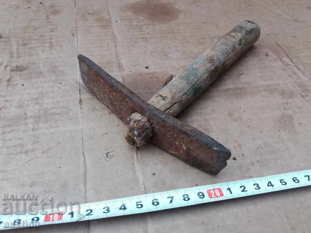 Auction OLD HORSES LOVE CHUCK Auction OLD HORSES LOVE CHUCK