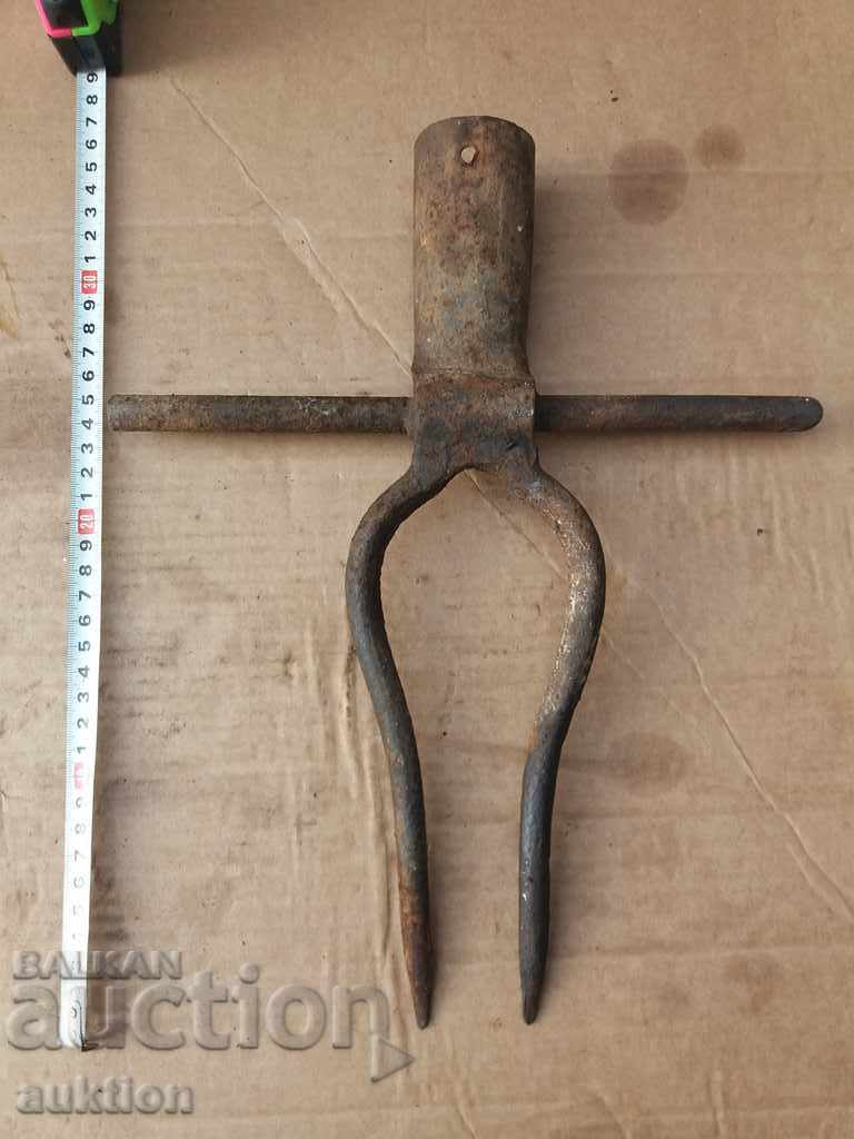 REVIVAL MASSIVE FORGED VILLA FOR BEET REMOVAL with price 8.99 BGN | € 4.60 REVIVAL MASSIVE FORGED VILLA FOR BEET REMOVAL with price 8.99 BGN | € 4.60