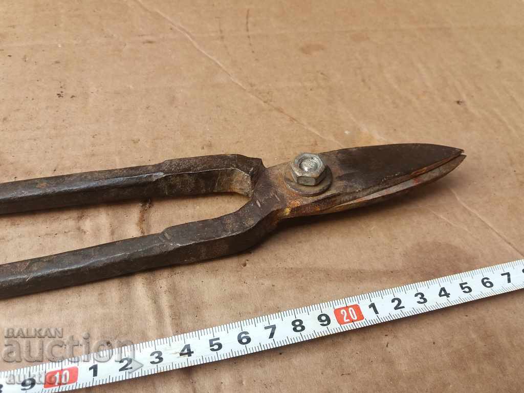 Delivery of OLD FORGED, STEEL STEAMED SHEET METAL SCISSORS Delivery of OLD FORGED, STEEL STEAMED SHEET METAL SCISSORS