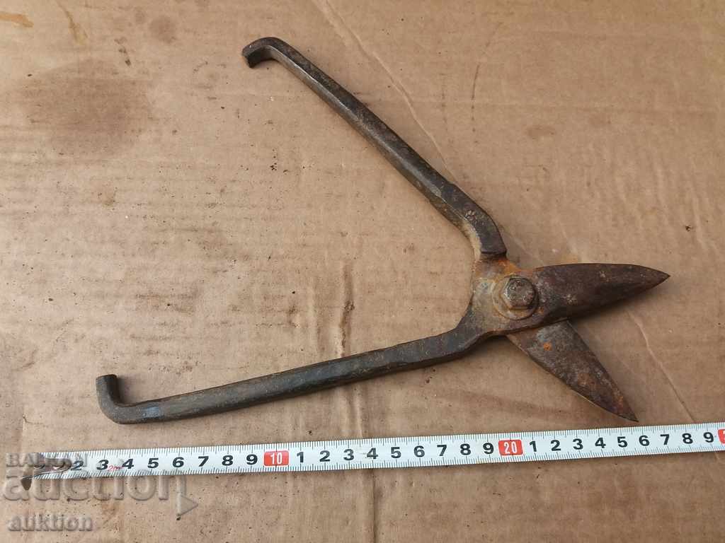 OLD FORGED, STEEL STEAMED SHEET METAL SCISSORS - 6 OLD FORGED, STEEL STEAMED SHEET METAL SCISSORS - 6