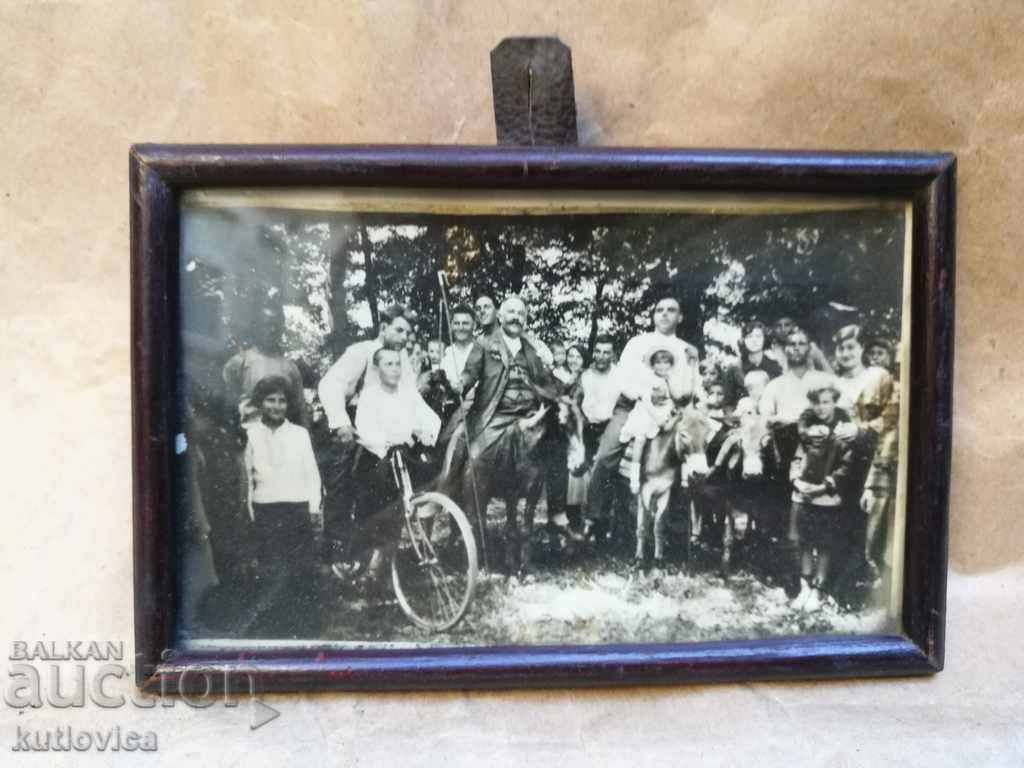 Παλιά φωτογραφία ανθρώπων σε γαϊδούρια