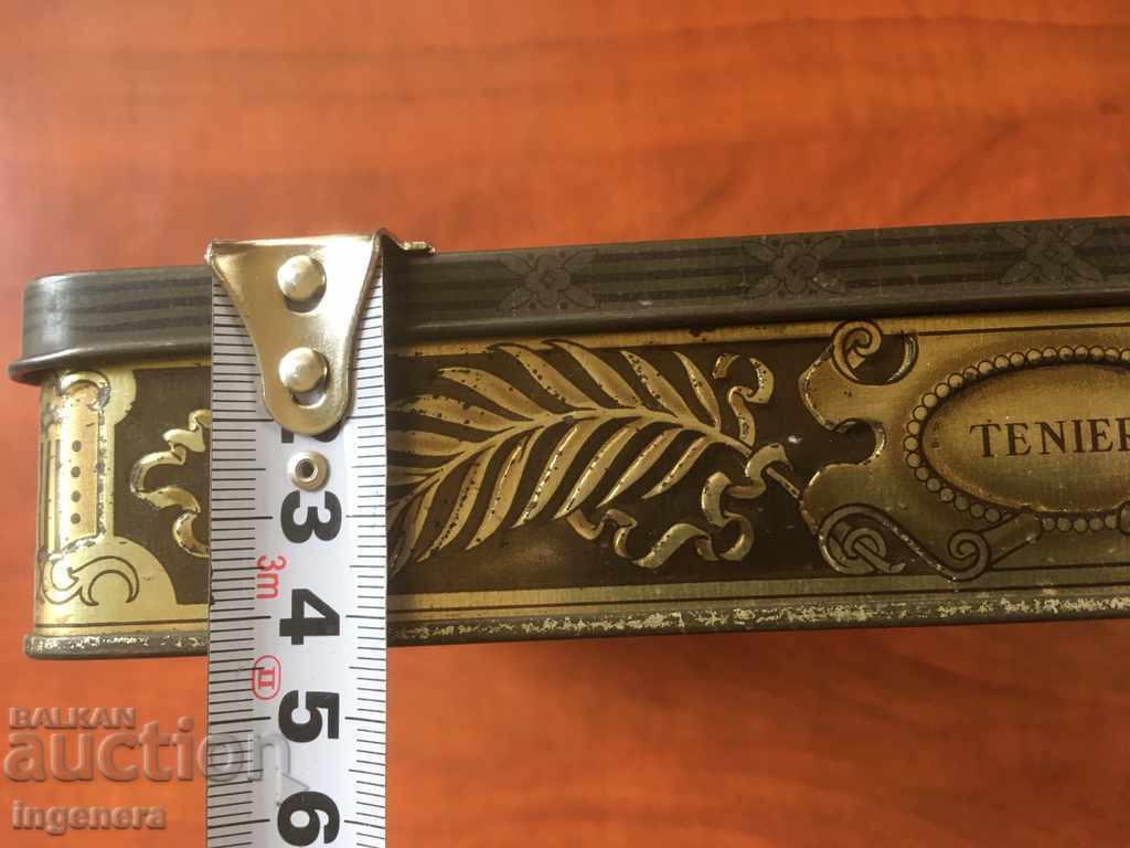 Auction METAL RELIEF BOX ANTIQUE ON HINGES Auction METAL RELIEF BOX ANTIQUE ON HINGES