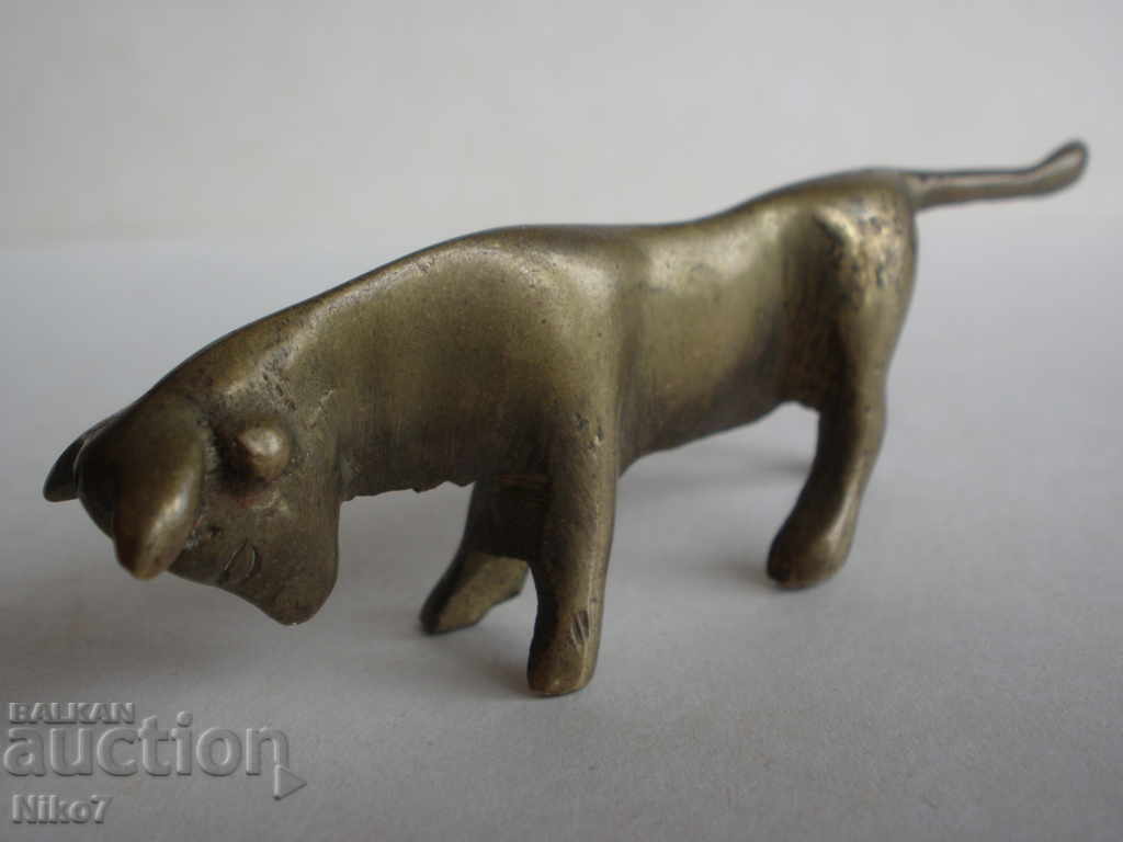 Delivery of Antique bronze figurine (statue, plastic) of a bull. Delivery of Antique bronze figurine (statue, plastic) of a bull.
