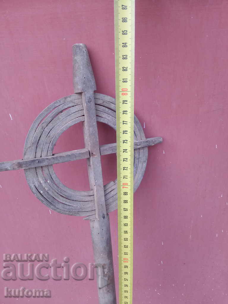 Аукцион Стара дървена хурка Аукцион Стара дървена хурка