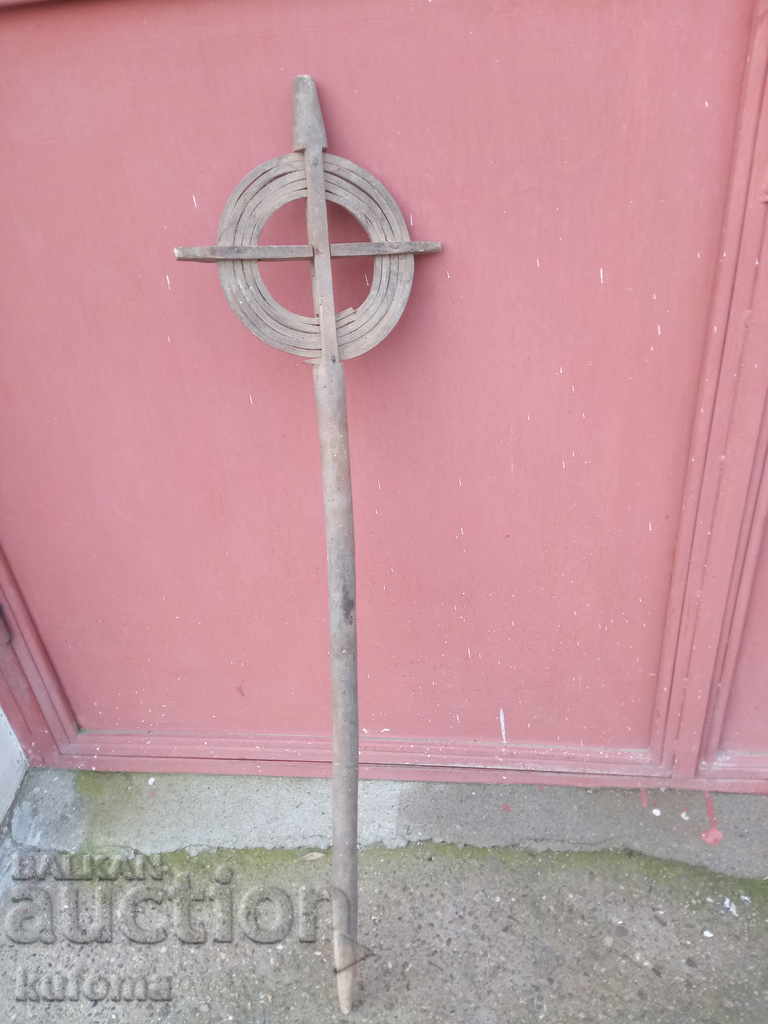 Hurka veche din lemn