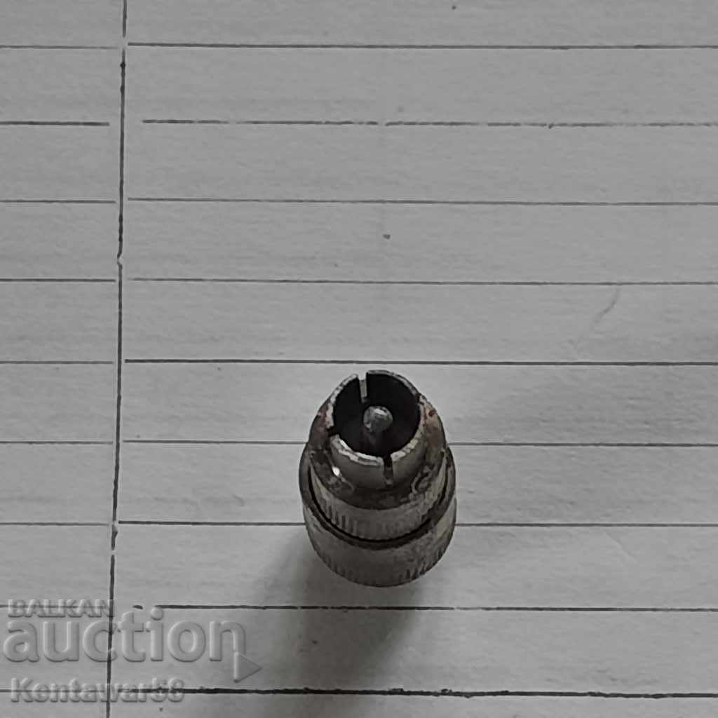 Priză tată pentru cuptor cu microunde. cu preț € 1.00 | 1.96 BGN Priză tată pentru cuptor cu microunde. cu preț € 1.00 | 1.96 BGN