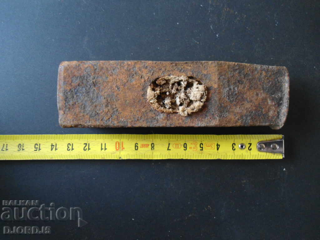 Auction An old hammer Auction An old hammer