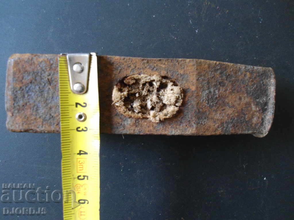 Delivery of An old hammer Delivery of An old hammer