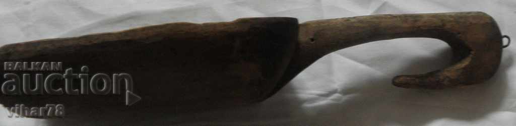 Delivery of OLD WOODEN SHOVEL MEASURES FOR GRAIN Delivery of OLD WOODEN SHOVEL MEASURES FOR GRAIN