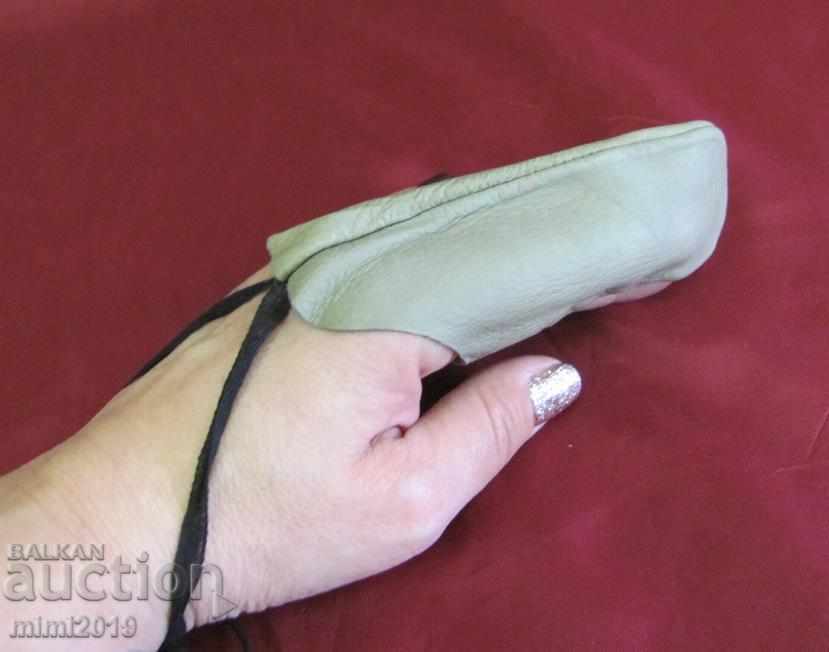 Auction World War II Medical Leather Finger Case Auction World War II Medical Leather Finger Case