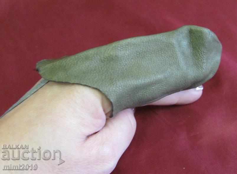 Delivery of World War II Medical Leather Finger Case Delivery of World War II Medical Leather Finger Case