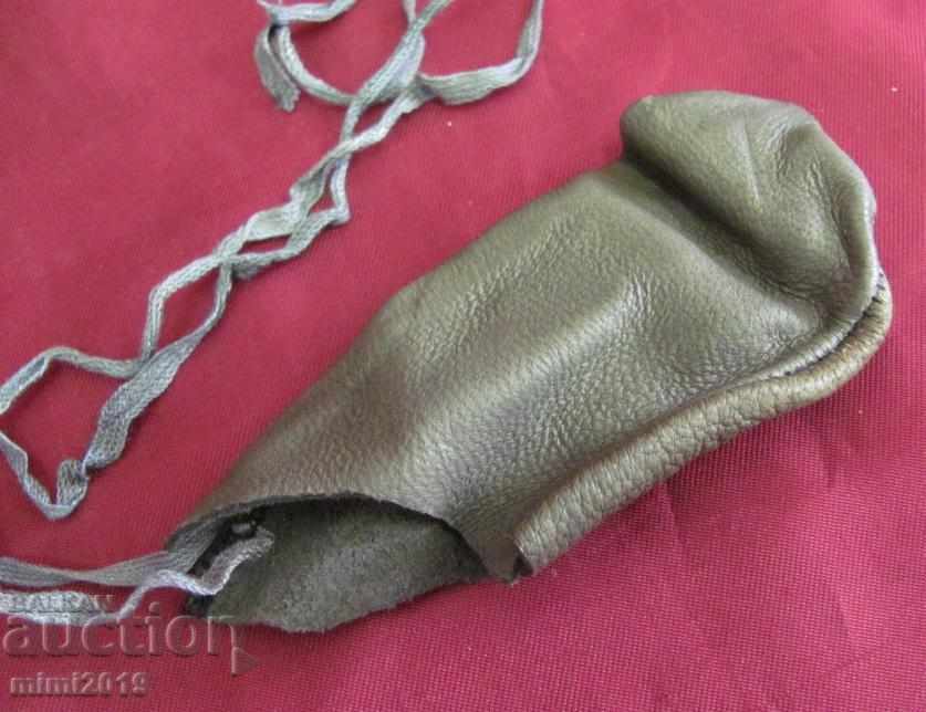 World War II Medical Leather Finger Case - 5 World War II Medical Leather Finger Case - 5