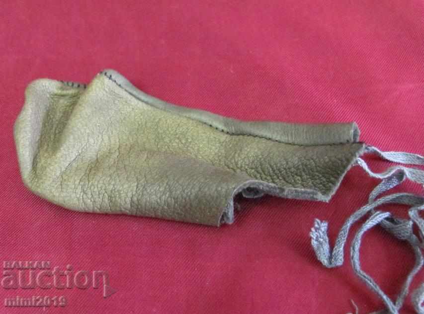 World War II Medical Leather Finger Case - 6 World War II Medical Leather Finger Case - 6