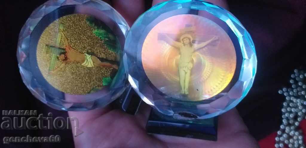 O MULTE de diverse suveniruri/religii din cristal cu preț 40.00 BGN | € 20.45