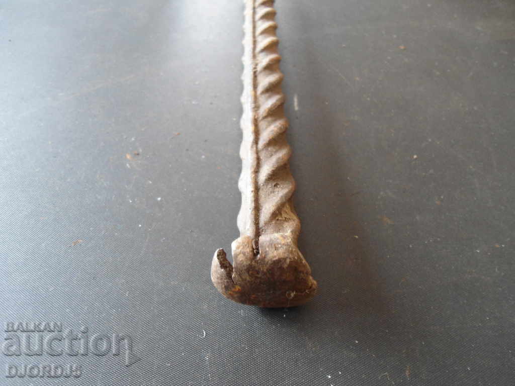 Auction An old tool, a chopper Auction An old tool, a chopper