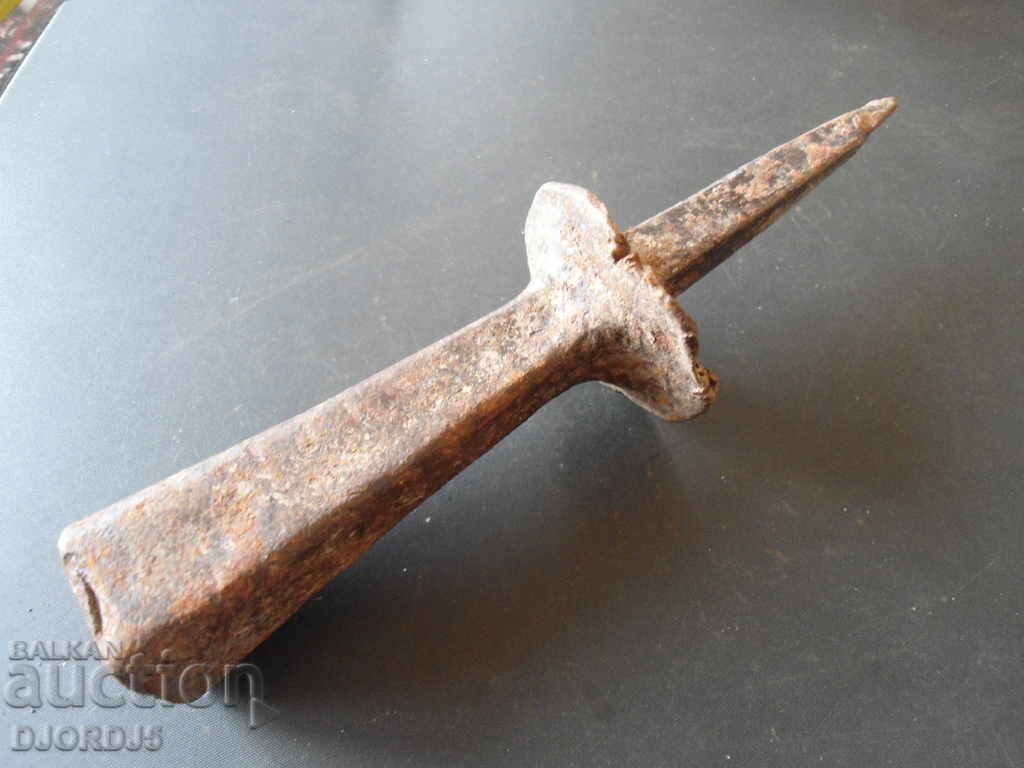 Old little anvil with price 7.00 BGN | € 3.58