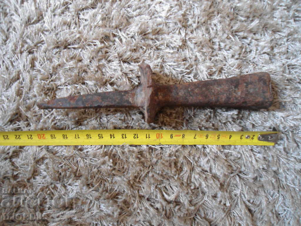 Old little anvil - 5