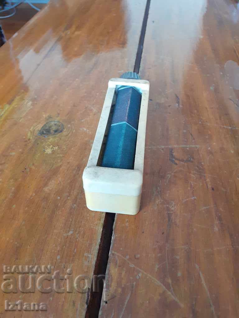 Old scraper with price 7.00 BGN | € 3.58 Old scraper with price 7.00 BGN | € 3.58