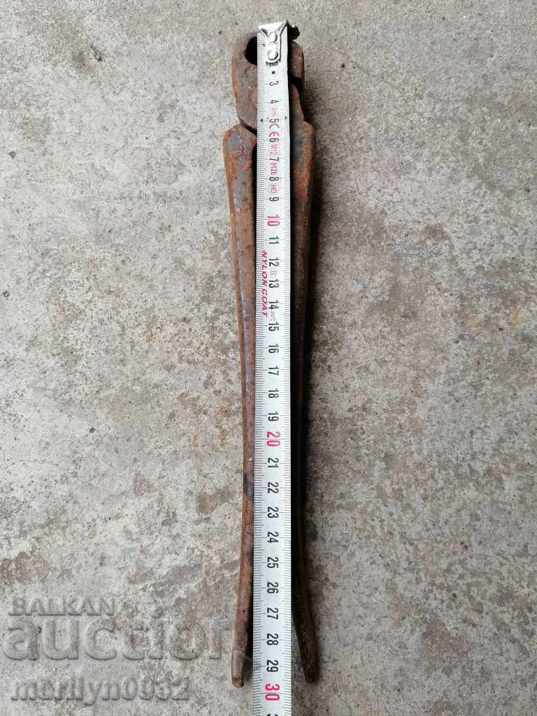 Παράδοση Παλιά λαβίδα σιδηρουργού, έρπητα ζωστήρα, σφυρήλατο σίδερο