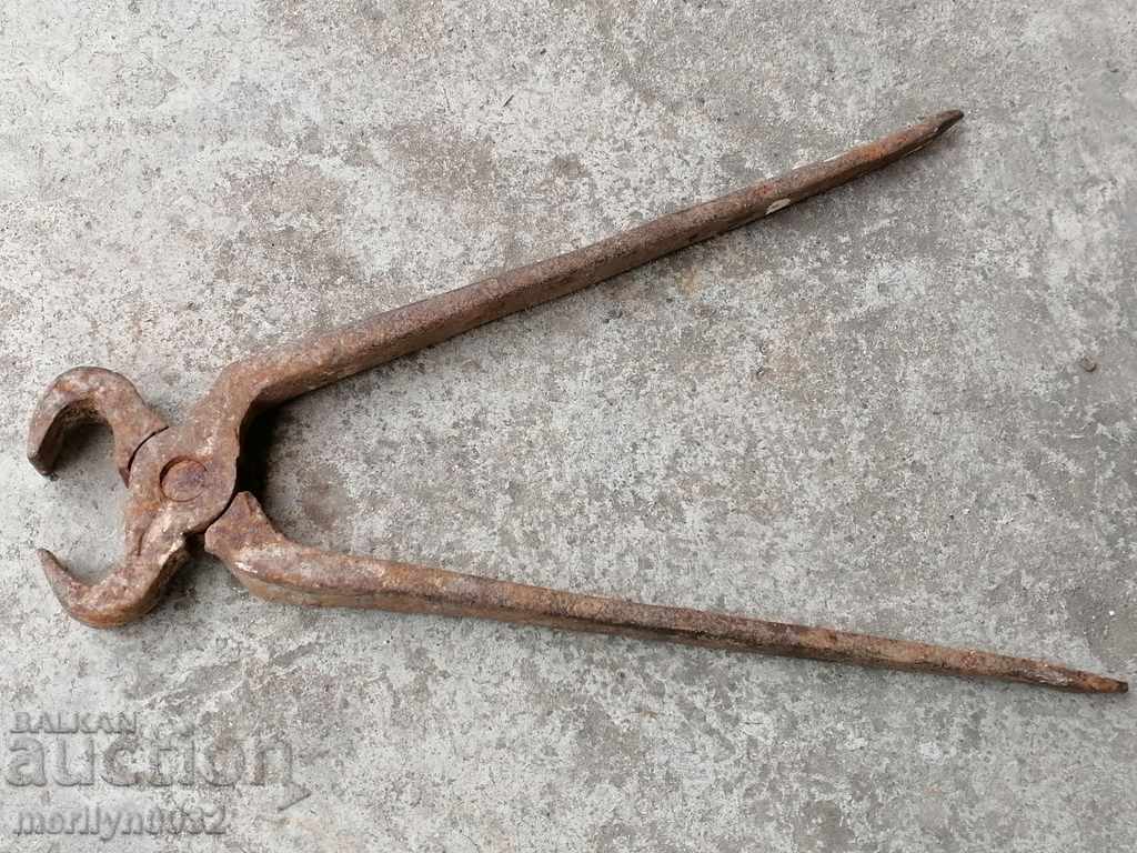 Delivery of Old forging pliers, wrought iron, wrought iron Delivery of Old forging pliers, wrought iron, wrought iron