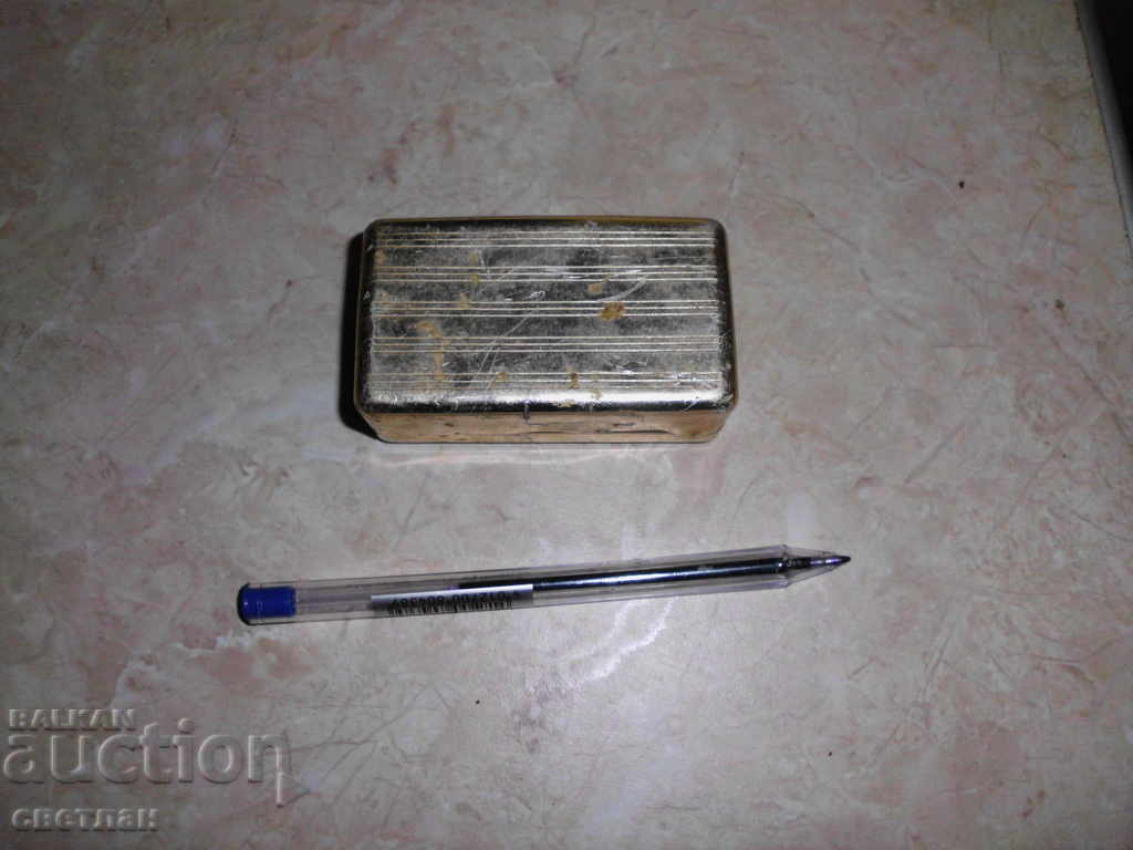 Auction SMALL METAL BOX Auction SMALL METAL BOX