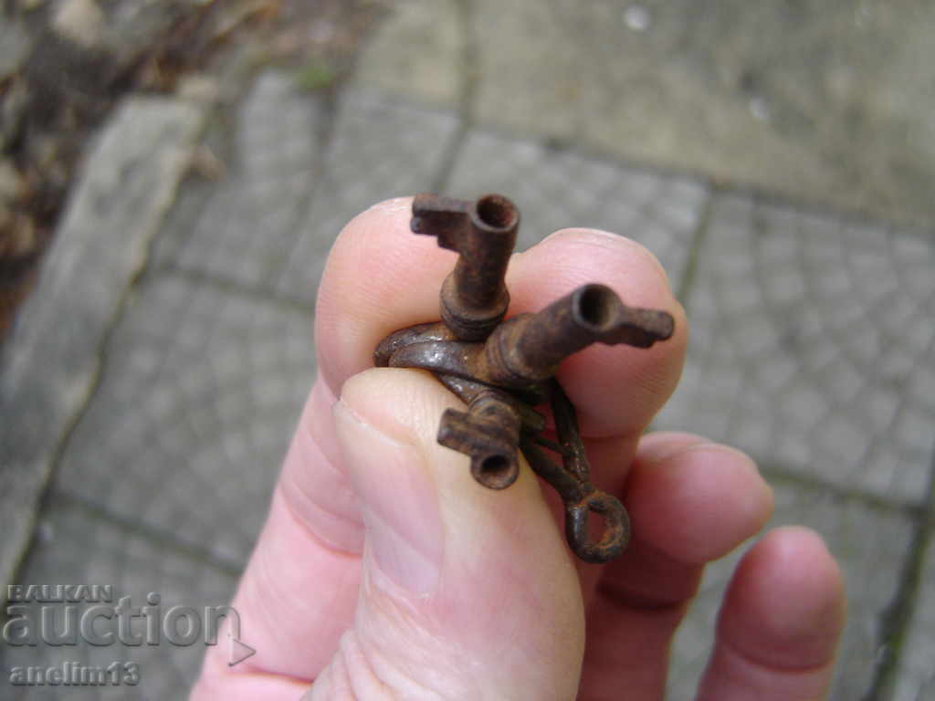 LOT OLD KEYS KEY LOCK LOCK LOCK with price 35.00 BGN | € 17.90