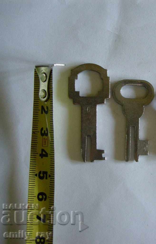 παλιά μικρά κλειδιά - 2 τεμ.