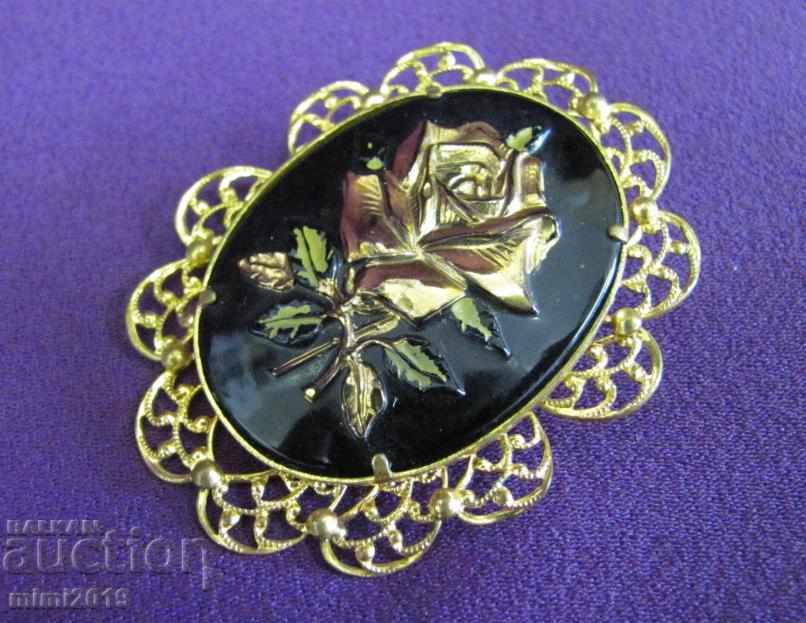 Vintage Women's Brooch with price 36.00 BGN | € 18.41 Vintage Women's Brooch with price 36.00 BGN | € 18.41
