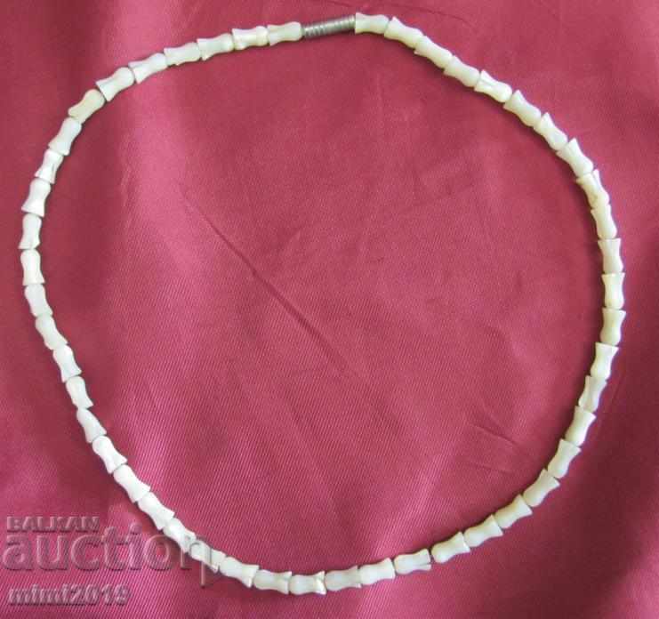 Screw 2 pcs. Women's Necklaces glass beads and mother of pearl with price 36.00 BGN | € 18.41 Screw 2 pcs. Women's Necklaces glass beads and mother of pearl with price 36.00 BGN | € 18.41