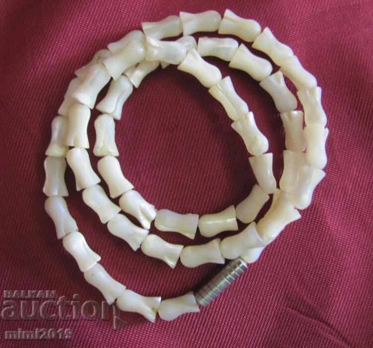 Auction Screw 2 pcs. Women's Necklaces glass beads and mother of pearl Auction Screw 2 pcs. Women's Necklaces glass beads and mother of pearl