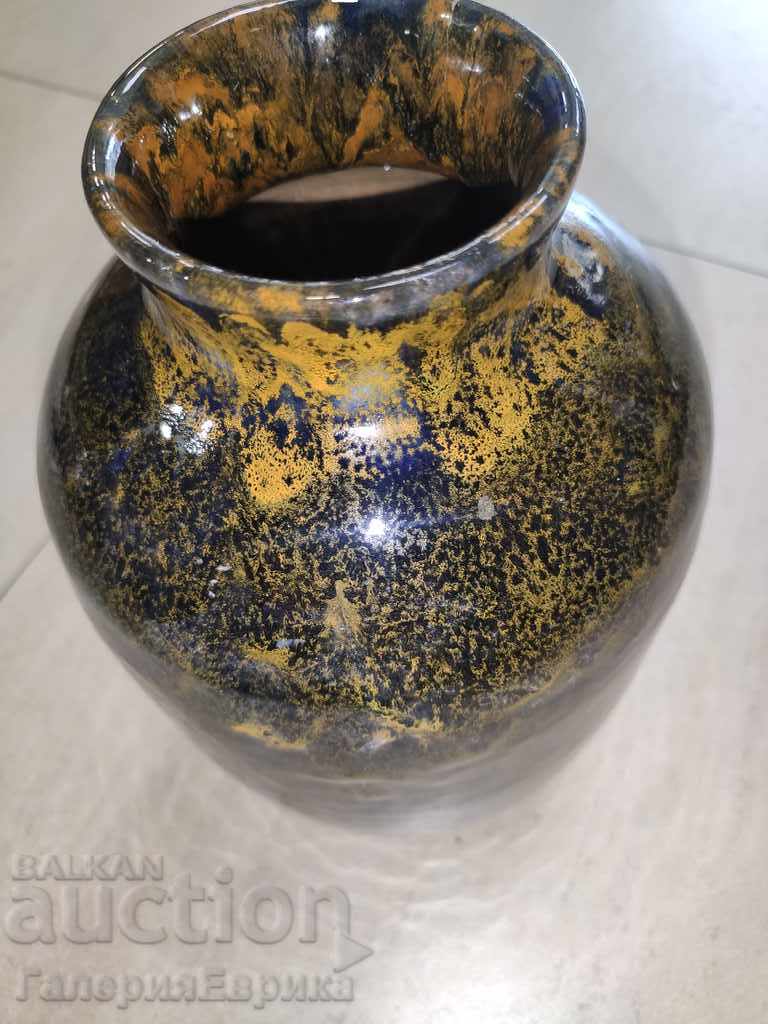 Delivery of Ceramic vase with glaze for dry things. Delivery of Ceramic vase with glaze for dry things.