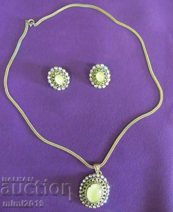 Auction 70s Vintage Women's Necklace and Earrings Bohemia Auction 70s Vintage Women's Necklace and Earrings Bohemia