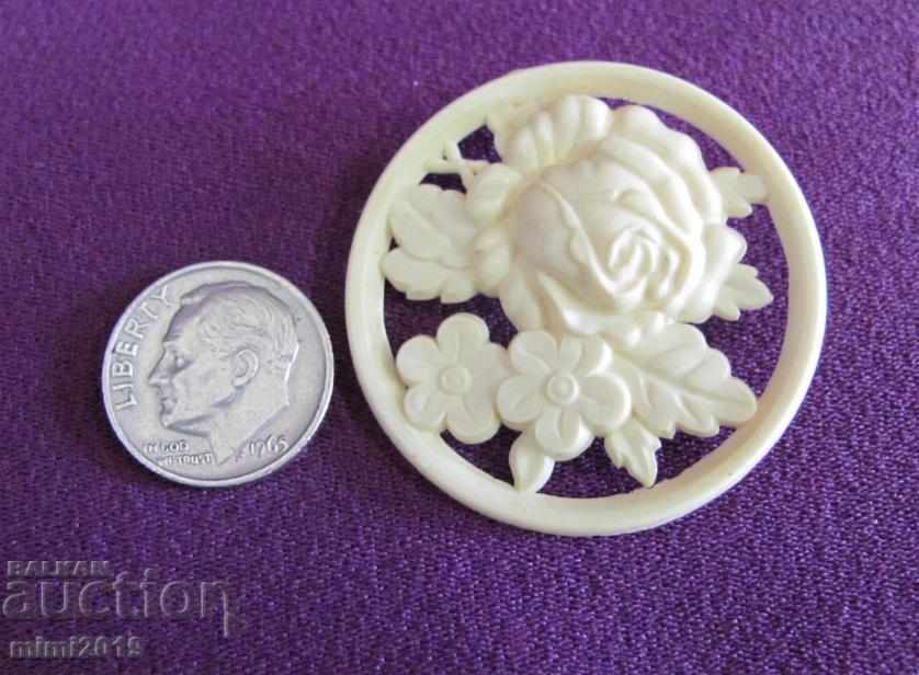 30s Vintage Women's Bakelite Brooch - 5 30s Vintage Women's Bakelite Brooch - 5