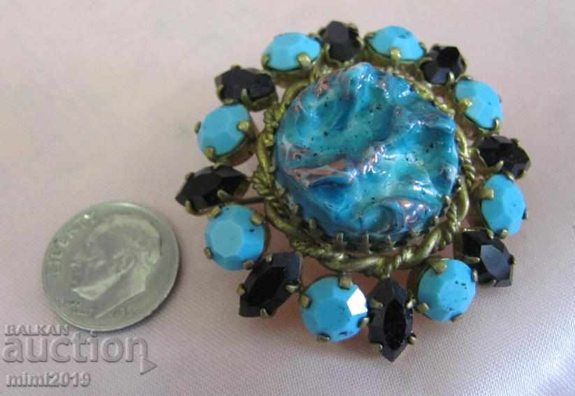 Delivery of Vintage Women's Brooch Bohemia