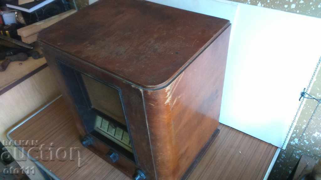 Delivery of OLD RADIO - TELEFUNKEN SUPER 332 WLK Delivery of OLD RADIO - TELEFUNKEN SUPER 332 WLK